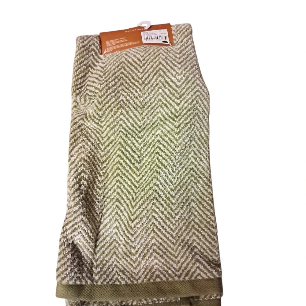 2 Piece Bath Hand Towel Set. One Fingertip Towel And One Hand Towel New